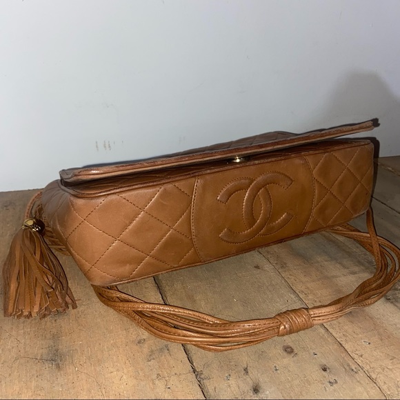 Vintage CHANEL Quilted Tan Lambskin Flap Tassel Shoulder Bag 1991 - Picture 2 of 10